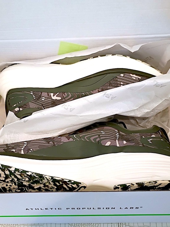 Rare New in Box Athletic Propulsion Labs Men\'s Green/Khaki Trainers 13 US 46 EU